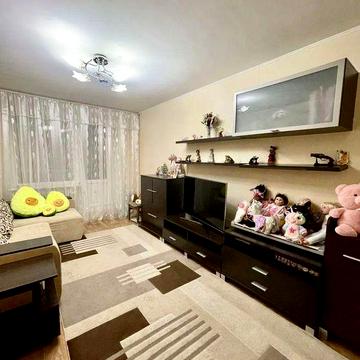 Продам 2-кімнатну квартиру з ремонтом, поруч метро, Олексіївка