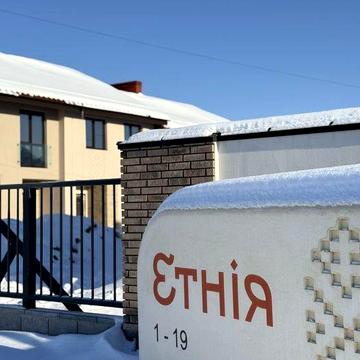 Продам котедж з МІСЬКИМИ комунікаціями, асфальт, Щасливе