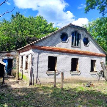 Продам будинок 1990 р. поряд з містом !!