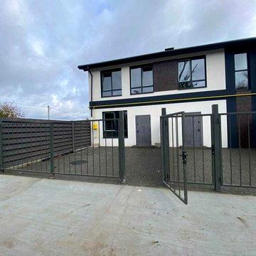 Сучасний таунхаус із власним двориком — вигідна ціна