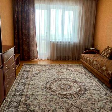 Метро "Харківська". Оренда 2-х кімнатної квартири на вул. Бажана 7б.