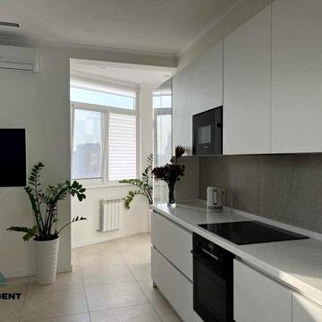 Велика 3-кімнатна 100 м2 (2 окремі спальні)  ЖК Елегант ! Центр !