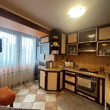 Продаж чотирикімнатної , по Грушевського