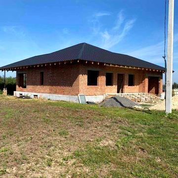 Продаж будинку з підвалом в с.Рованці на ділянці 10 сот.