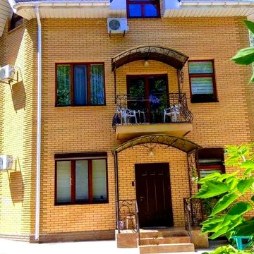 Оренда студії в приватному будинку біля п. Шевченка, є інвертор і гена