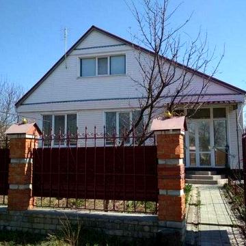 Продається цегляний, двоповерховий будинок в с.Мачухах