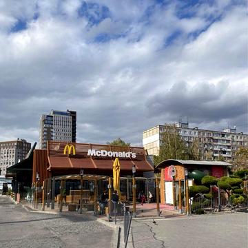 Продам 3 к.квартиру. Левый берег. Пр.Слобожанский 1.