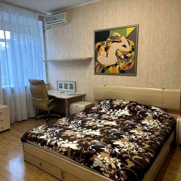 Оренда 2к квартири на пл. Соборна 7А