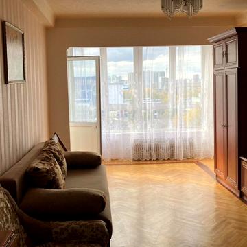 Левка Лукяненка вул. (Маршала Тимошенка), 1