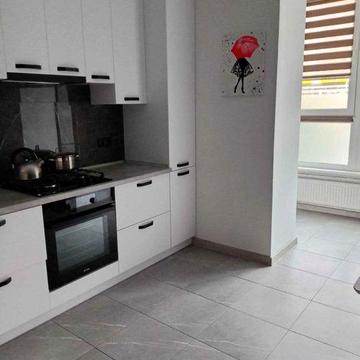 Оренда просторої 3-кімнатної квартири з ремонтом на Поділлі