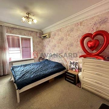 Продається 2-кімнатна квартира з роздільними кімнатами