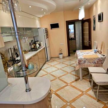 Сдам 3- кв в новострое 96 м2 с газом 23000