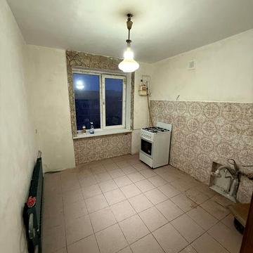 Продам 3 кімнатну квартиру вул.Святомиколаївська 37а