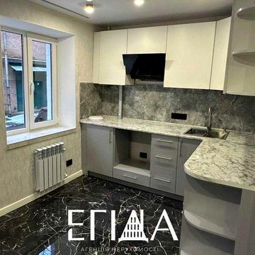 3-кімнатна квартира в центрі міста, АЕО, новий, сучасний ремонт