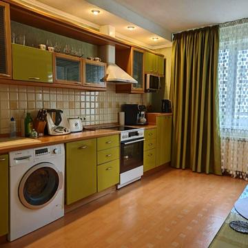 Драгоманова вул., 14