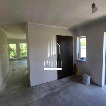 Дачний будинок близ Переяслава з ділянкою