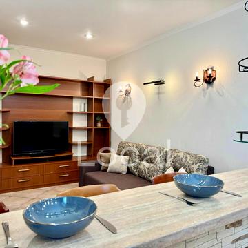 Будівельників вул., 30