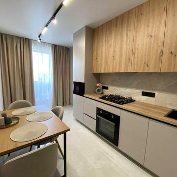 Продам шикарну квартиру з новим ремонтом