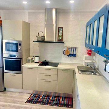 Новомостицька, 15. Подільський район цегляний будинок паркінг