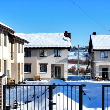 Продам котедж з комунікаціями та асфальтованим доїздом р-н Щасливе