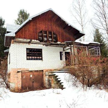 Будинок з ділянкою біля гір