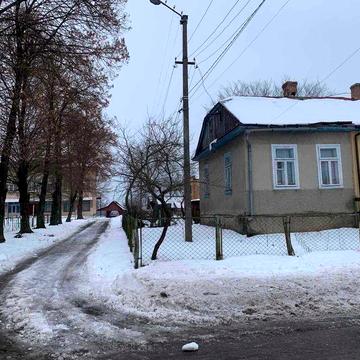 Продається частина будинку (4-х кімнатна квартира)