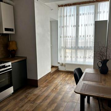 Героїв Небесної Сотні просп., 16/28