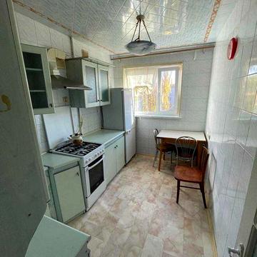 Оренда 2-кімнатної квартири (3-кімн. 1 кімната закрита) Площа Перемоги