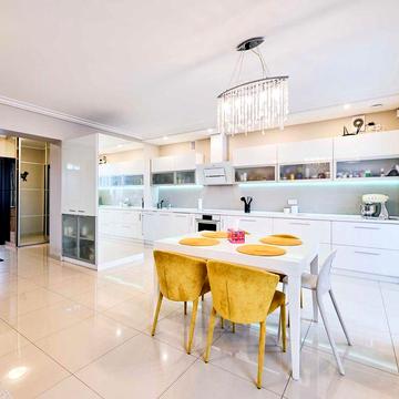 Дворівнева квартира у центрі міста з стильним ст сучасним ремонтом