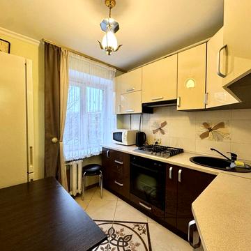 Оренда 2 кімнатної квартири в цегляному буд | вул. Володимира Великого