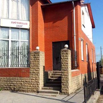 Продаж двоповерхової будівлі в центрі міста.