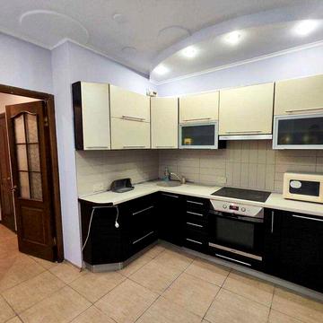 Продам трикімнатну, вул. Рональда Рейгана 6А (Драйзера Т.). Торг