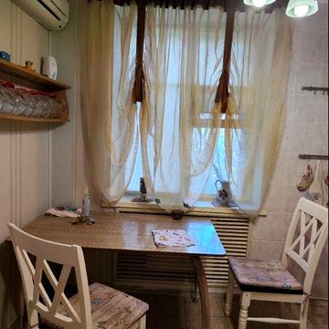 Продаю 2к/кв ул.Никольская (22 школа),1/3стал.58/29/8 35000$