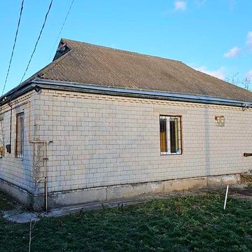 Частина будинку з ремонтом, є всі комунікації