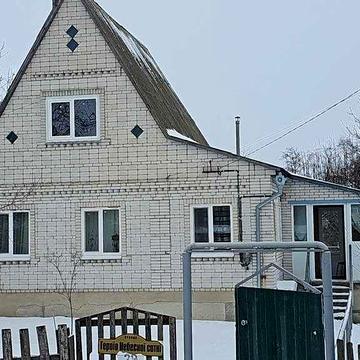 Хороший будинок, з кріпкими стінами, є всі комунікації.