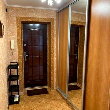 Сдам 1-комнатную СВОЮ квартиру на Тополе 2. Есть свет.