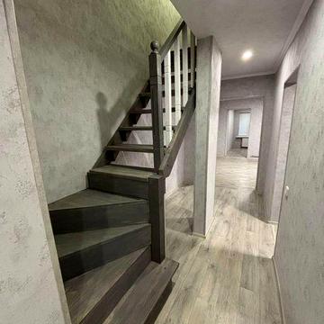 Трикімнатна двоповерхова квартира в Піщанці