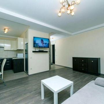 Велика Васильківська вул. (Червоноармійська), 102