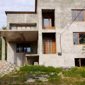 Продаж будинку.Термальні води .Велятино Закарпатська обл.