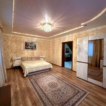Продаж будинку по вул. Пілотів