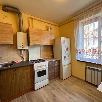 Володимира Великого пл. (Олександра Поля), 8