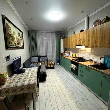 Сдам квартиру в ЖК,,Клаб  Марин. Кухня-студия + спальня, гардеробная.