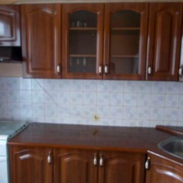 Здається пів будинку зупинка Будівельників