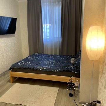 Сдам на Сахарова 1 комн квартиру