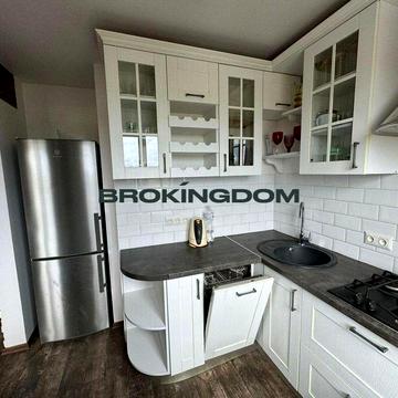 Продаж 2к квартири 45.7 м2  по вул. Прирічна. Вид на Дніпро