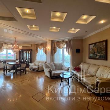 Тараса Шевченка бульв., 11