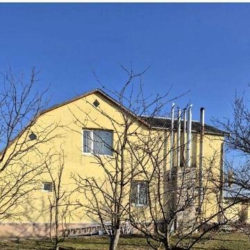 Продаж гарного будинку , передмістя.