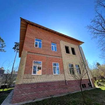 Мега Будинок 500м2 у місті Буча