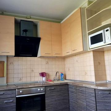 Райдужна вул., 4