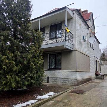 Продаж будинку на березі Дніпра